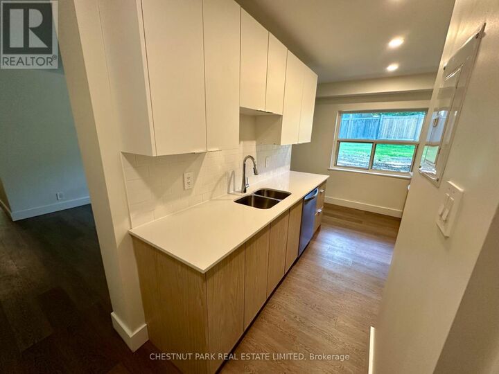 Property Photo:  8 Wingreen Court 3  ON M3B 1B9 