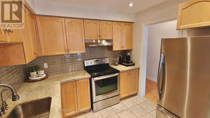 Property Photo:  14 Ostick Street  ON L4G 7G2 