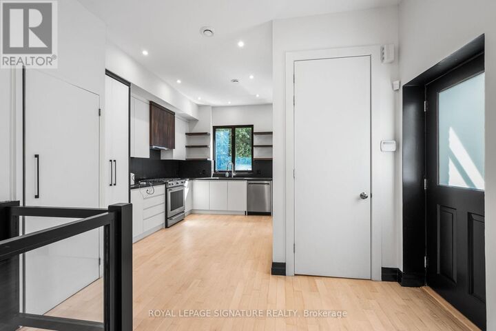Property Photo:  97 Bedford Road Main  ON M5R 2K4 