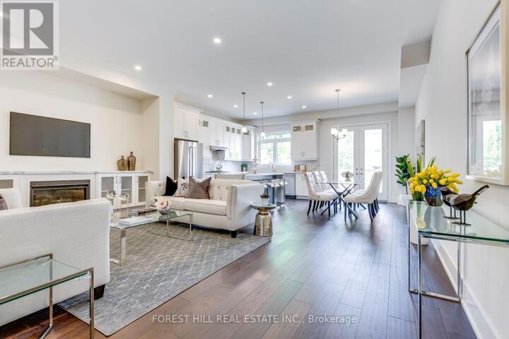 Property Photo: 727 Ebony Avenue ON L5E 1A1