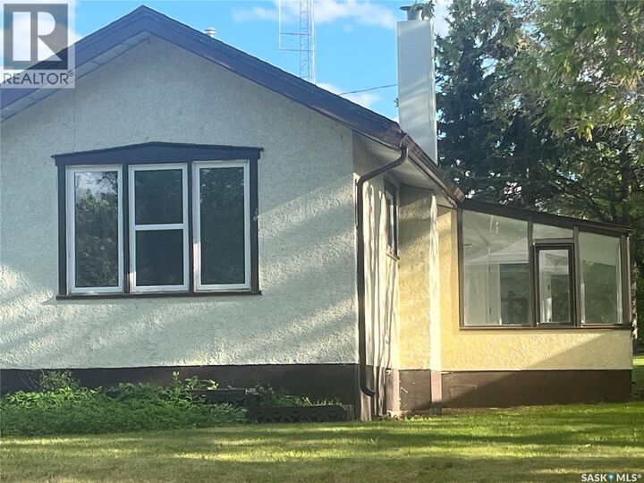 Property Photo:  161 21st Street W  SK S6V 4H8 