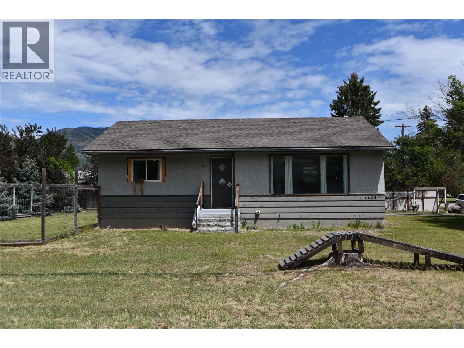 Photo de la propriété:  6624 19th Street  BC V0H 1H0 