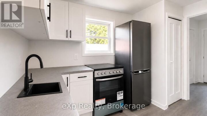 Photo de la propriété: 265 College Street West Rear ON K8P 2H7