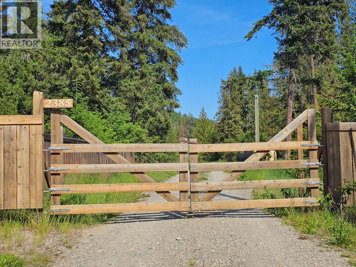 Property Photo: 2385 Eva Road BC V0E 1M4