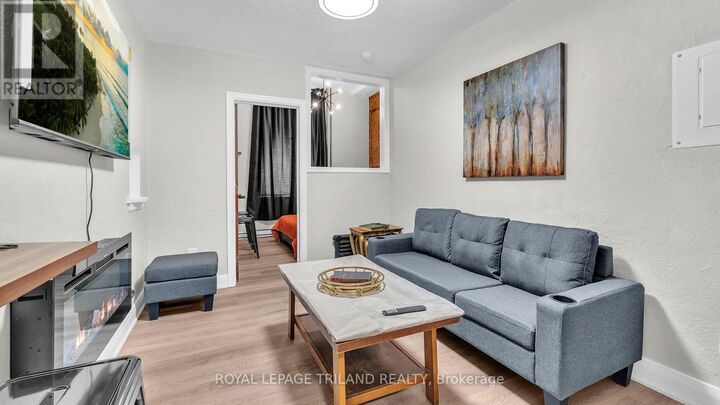 Property Photo: 111 Dundas Street 1 ON N6A 1E8