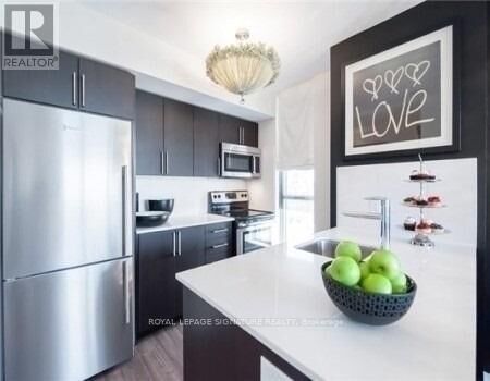 Property Photo: 305 Roehampton Avenue 614 ON M4P 0B2