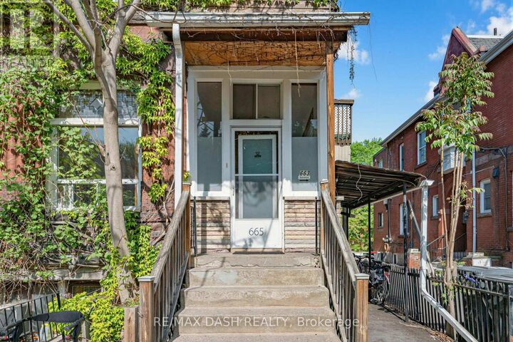 Property Photo:  665 Huron Street  ON M5R 2R8 