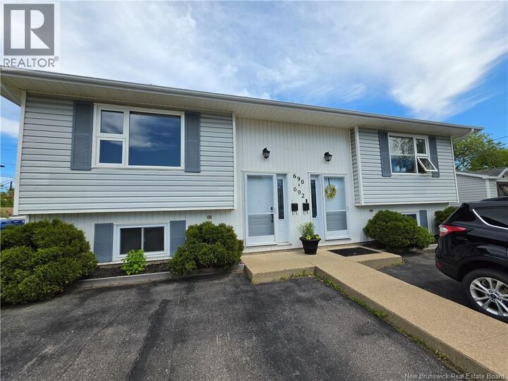 Photo de la propriété:  690-692 Grange Avenue  NB E2A 4V5 