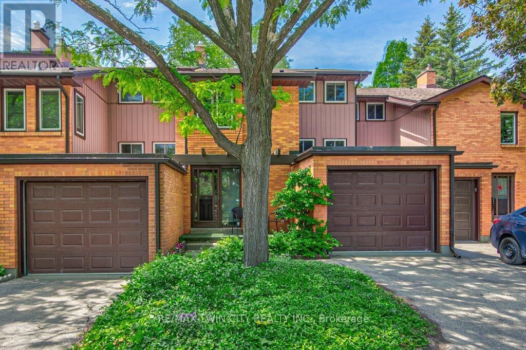 Property Photo:  206 Candlewood Crescent 13  ON N2L 5Y9 