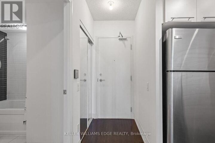 Property Photo:  25 Carlton Street 2308  ON M5B 1L4 