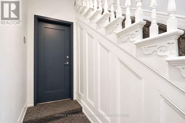 Property Photo:  211 Jarvis Street 4  ON M5J 2C1 