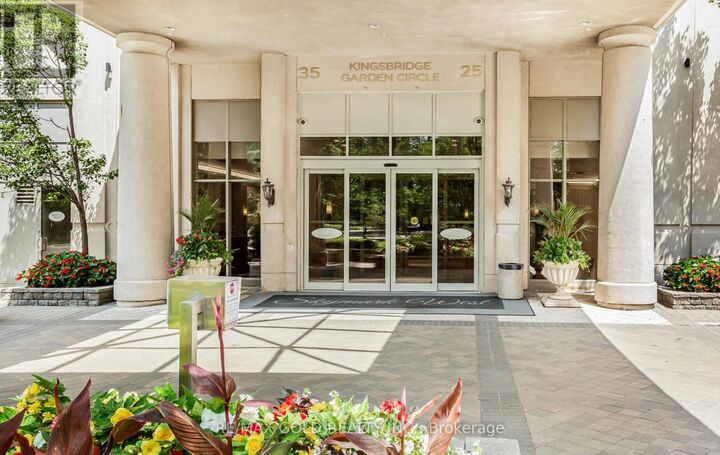 Property Photo: 25 Kingsbridge Grdn Circle 224 ON L5R 4B1