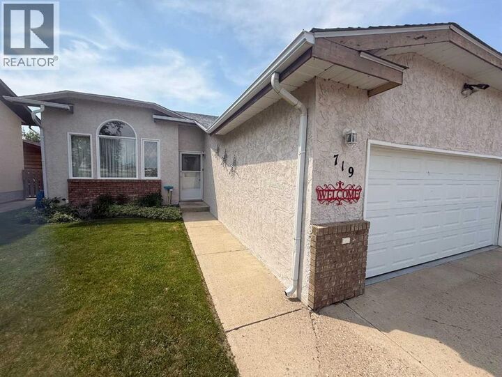 Property Photo:  719 Parkland Drive  AB T1R 0M3 