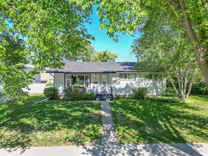 Property Photo: 3 Elmdale Boulevard MB R7B 1B5