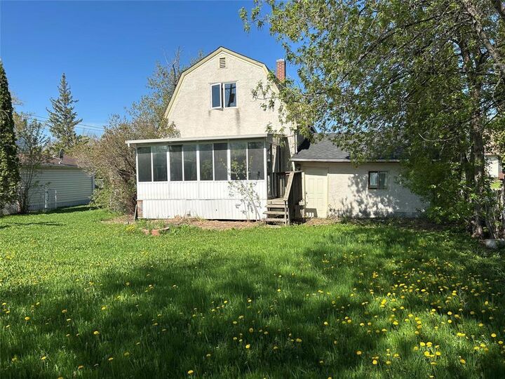 Property Photo: 12 Poplar Street MB R0E 1M0