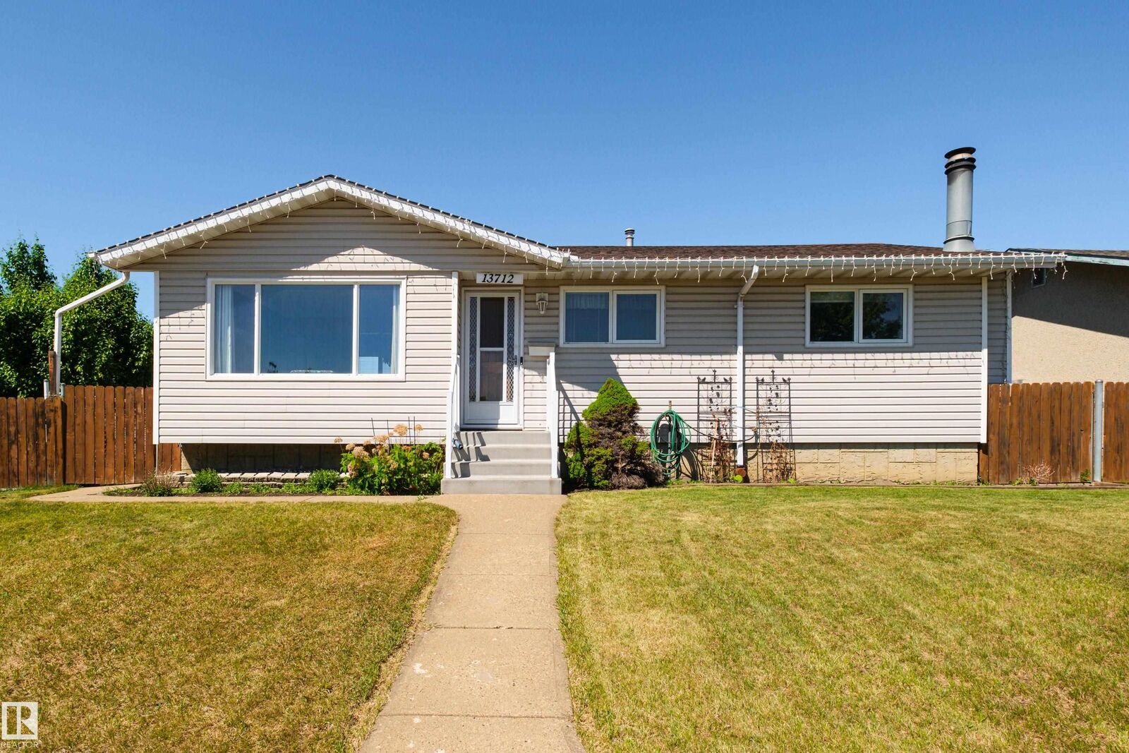 Photo de la propriété:  13712 87 Street NW  AB T5E 3E9 