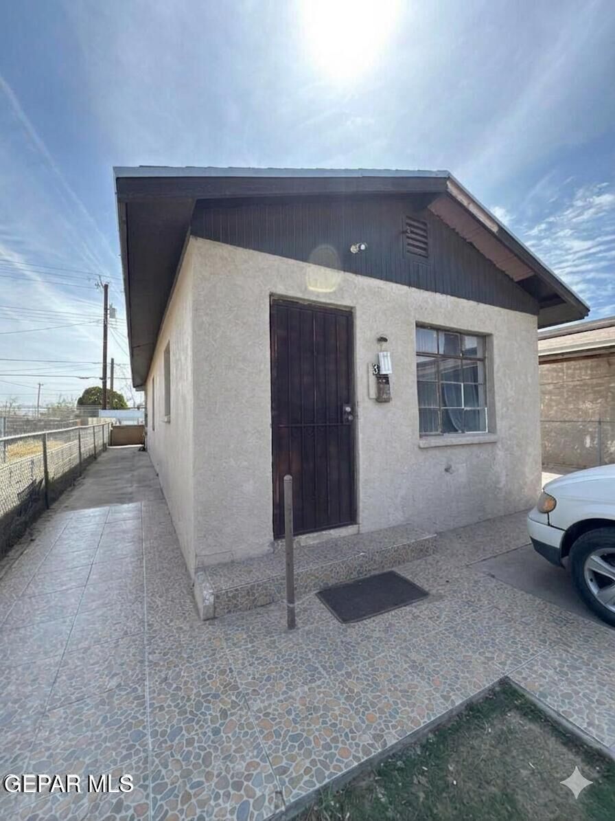 Property Photo: 324 Dolan Street TX 79905
