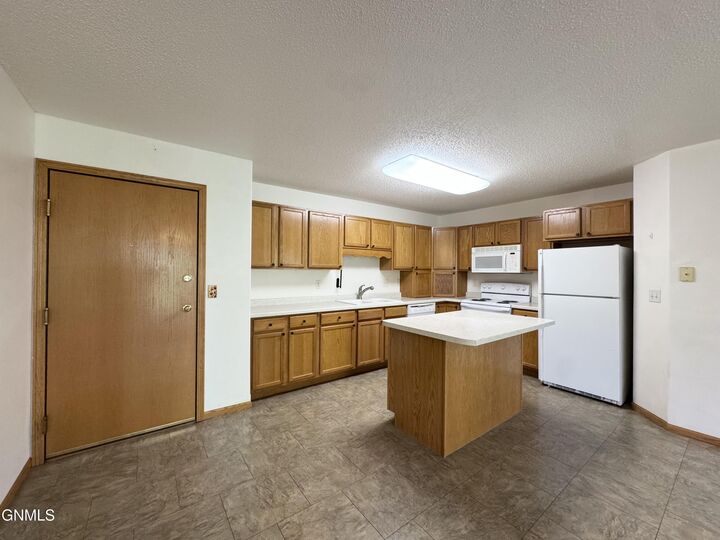 Property Photo: 131 3rd Avenue SE 307 ND 58554