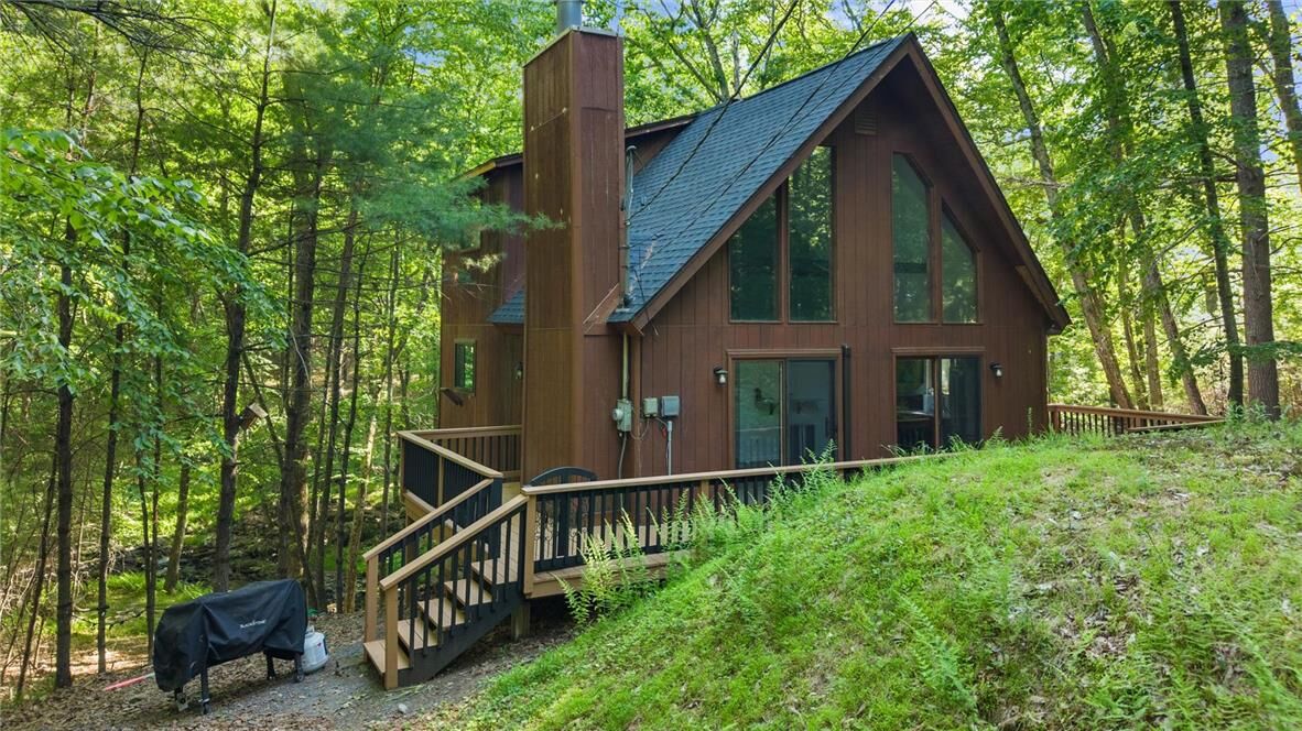 Property Photo: 103 Lollipop Lane PA 18328