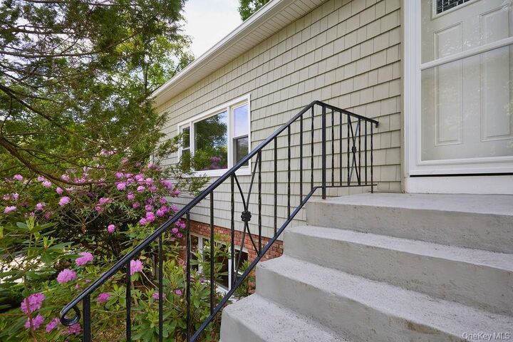 Property Photo:  72 Hickory Hill Drive  NY 10522 