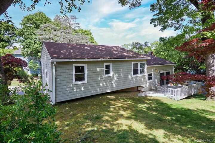 Property Photo:  72 Hickory Hill Drive  NY 10522 