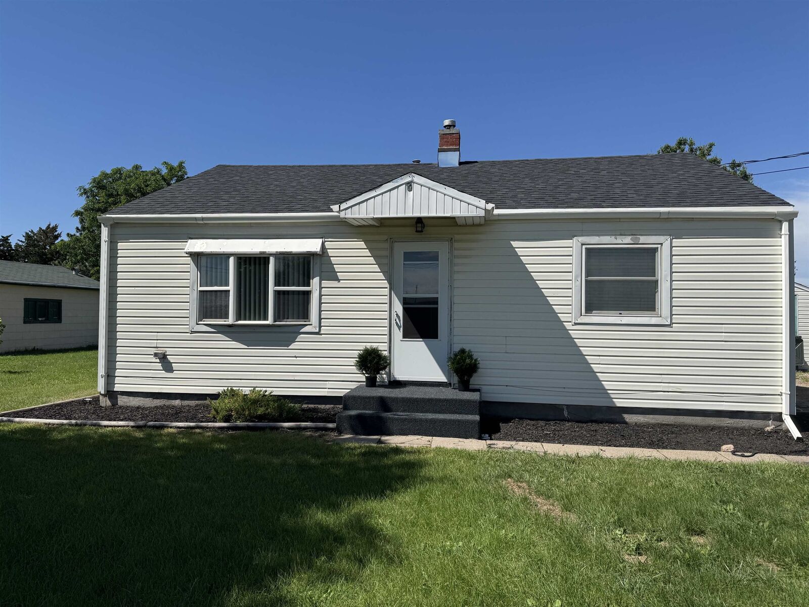 Property Photo: 3215 W 9th St NE 69101-8435
