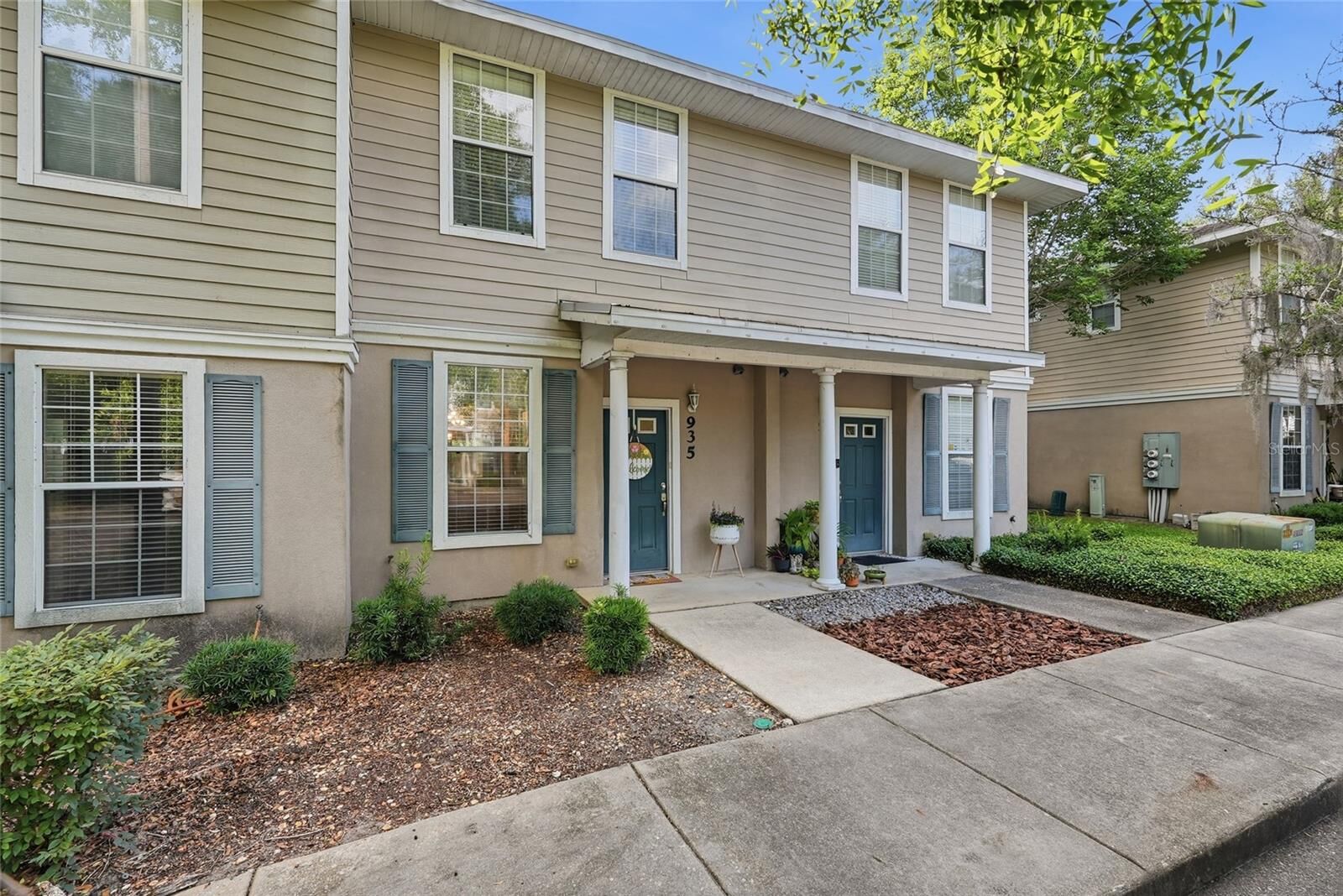Property Photo:  935 NW 21st Avenue 935  FL 32609 