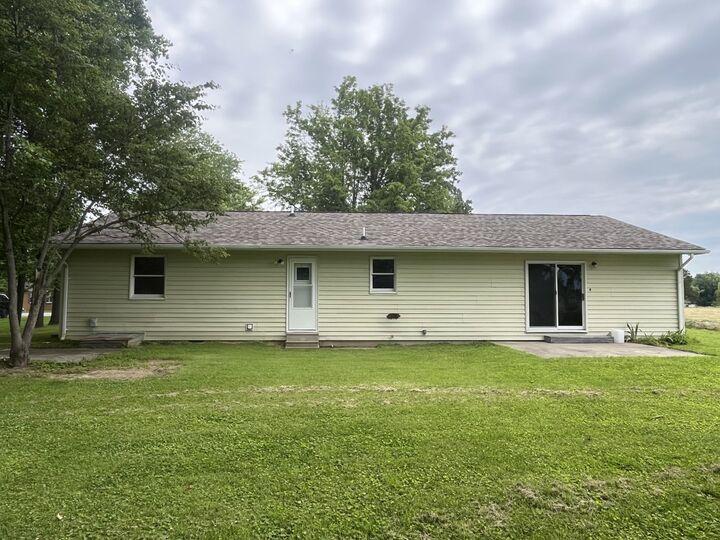Property Photo: 505 E Camelot Street IL 62924