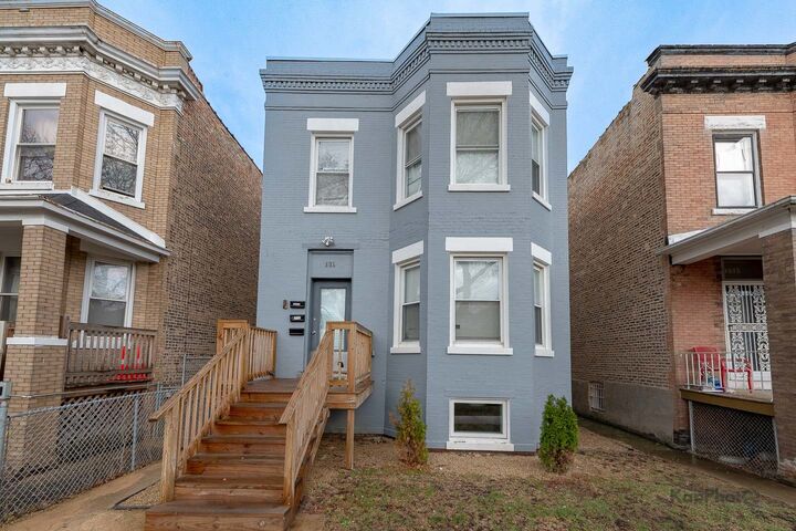 Property Photo:  1019 N Ridgeway Avenue 1  IL 60651 