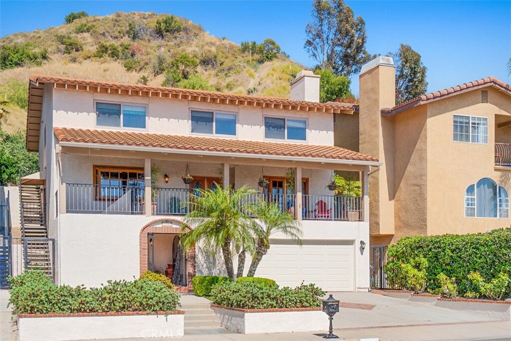 Property Photo: 1746 Rudell Road CA 91501