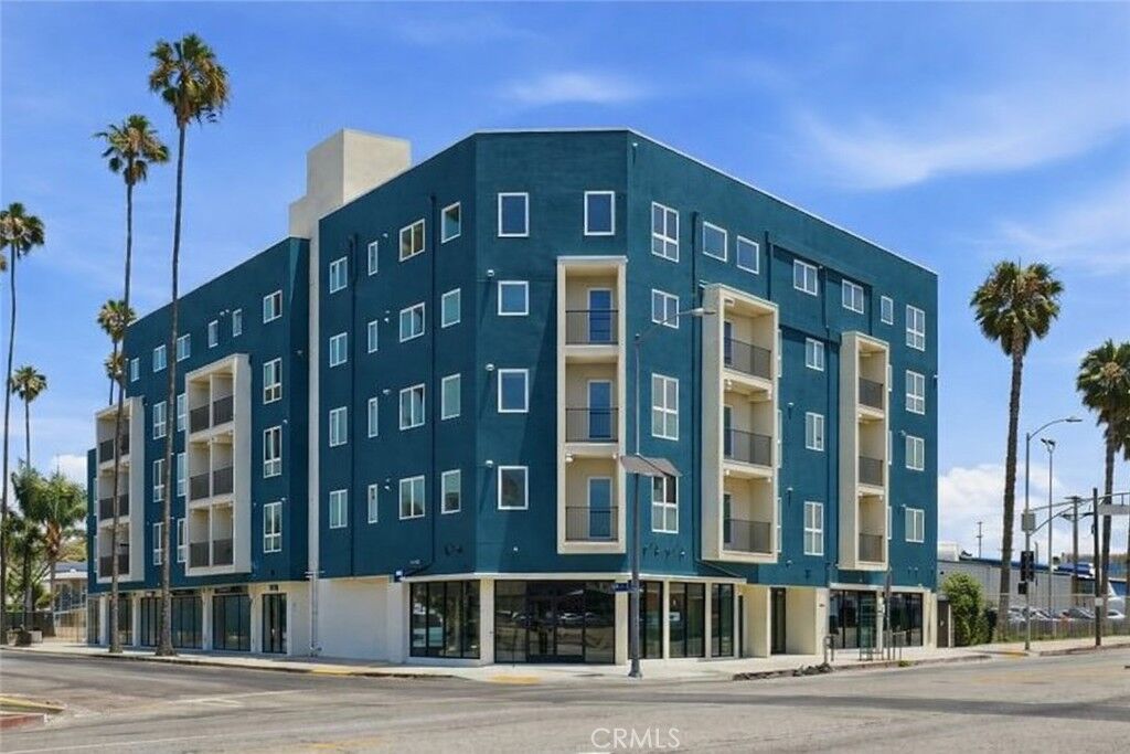 Property Photo: 1818 S Norton Avenue 405 CA 90018