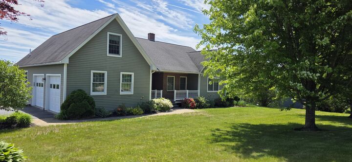 Property Photo:  33 Eastern View Drive  ME 04282 