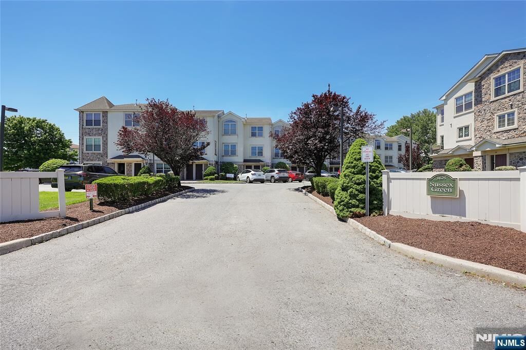 Property Photo:  1625 Paterson Plank Road 10  NJ 07094 