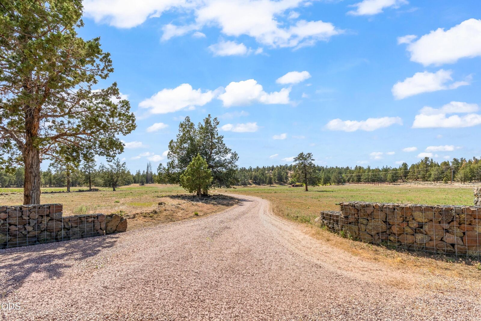 Property Photo:  19450 Dusty Loop  OR 97701 