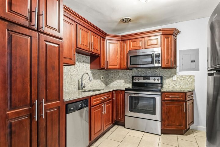 Property Photo:  133 Warren St 3  MA 02472 