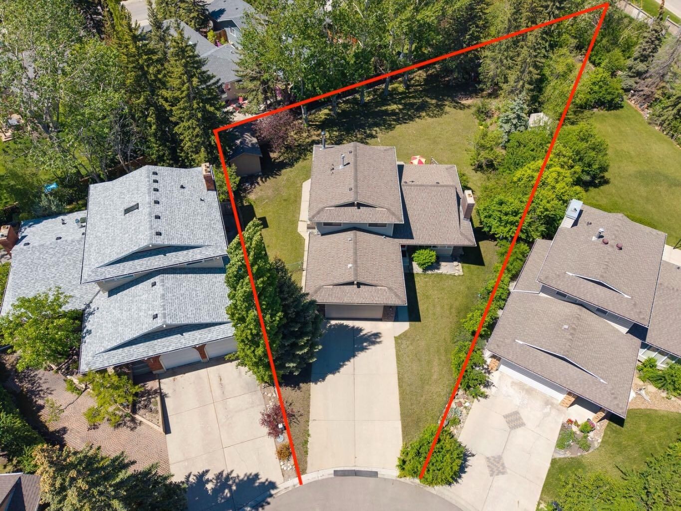 Property Photo: 243 Silvergrove Place NW AB T3B 4T5