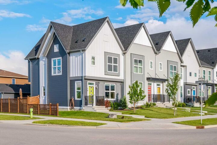 Property Photo:  78 Livingston Gate NE  AB T3P 0V2 