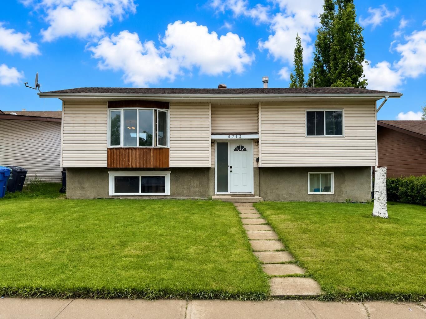 Photo de la propriété:  5712 55 Street  AB T4T 1J7 
