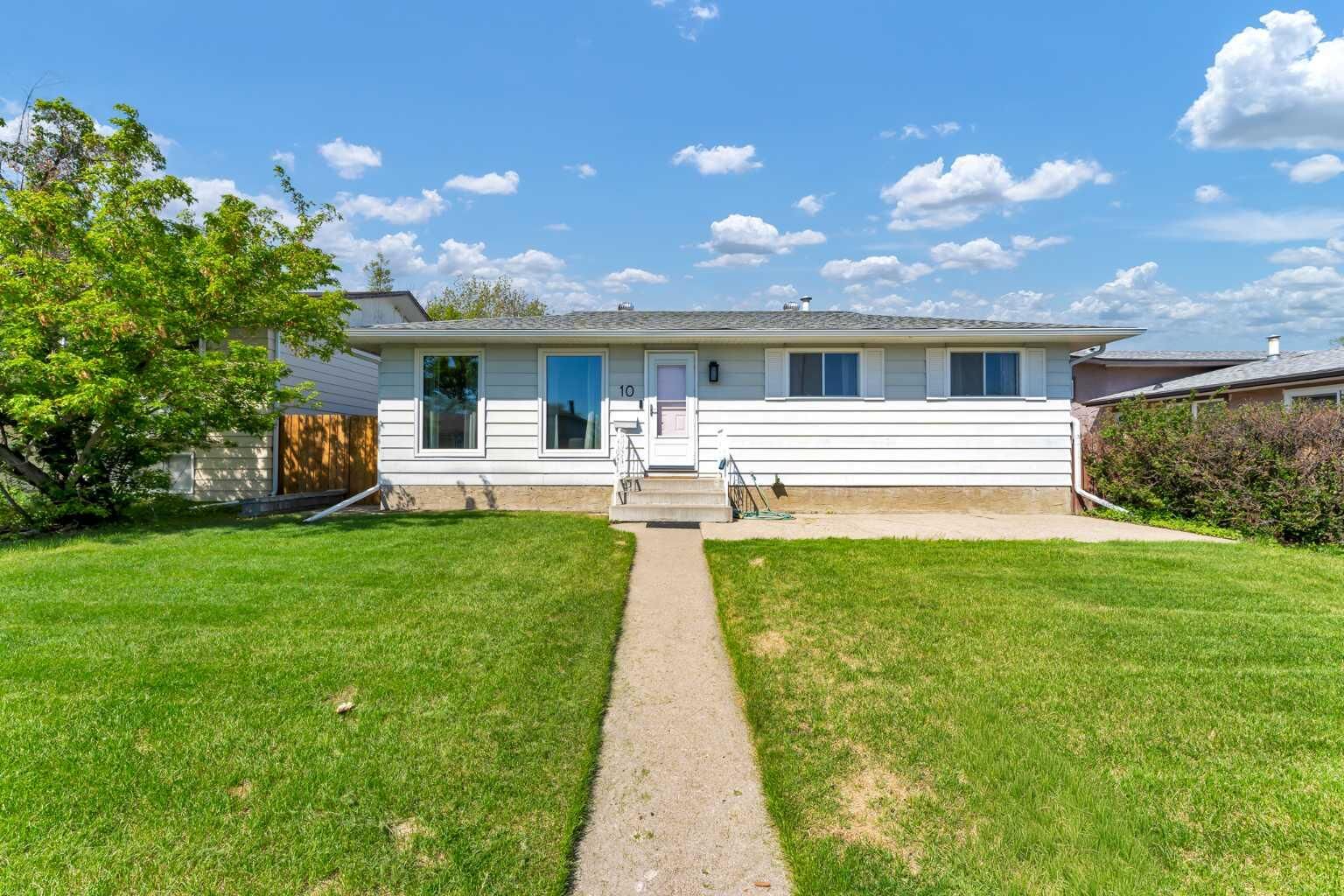 Property Photo: 10 Hayward Court NE AB T1C 1E2