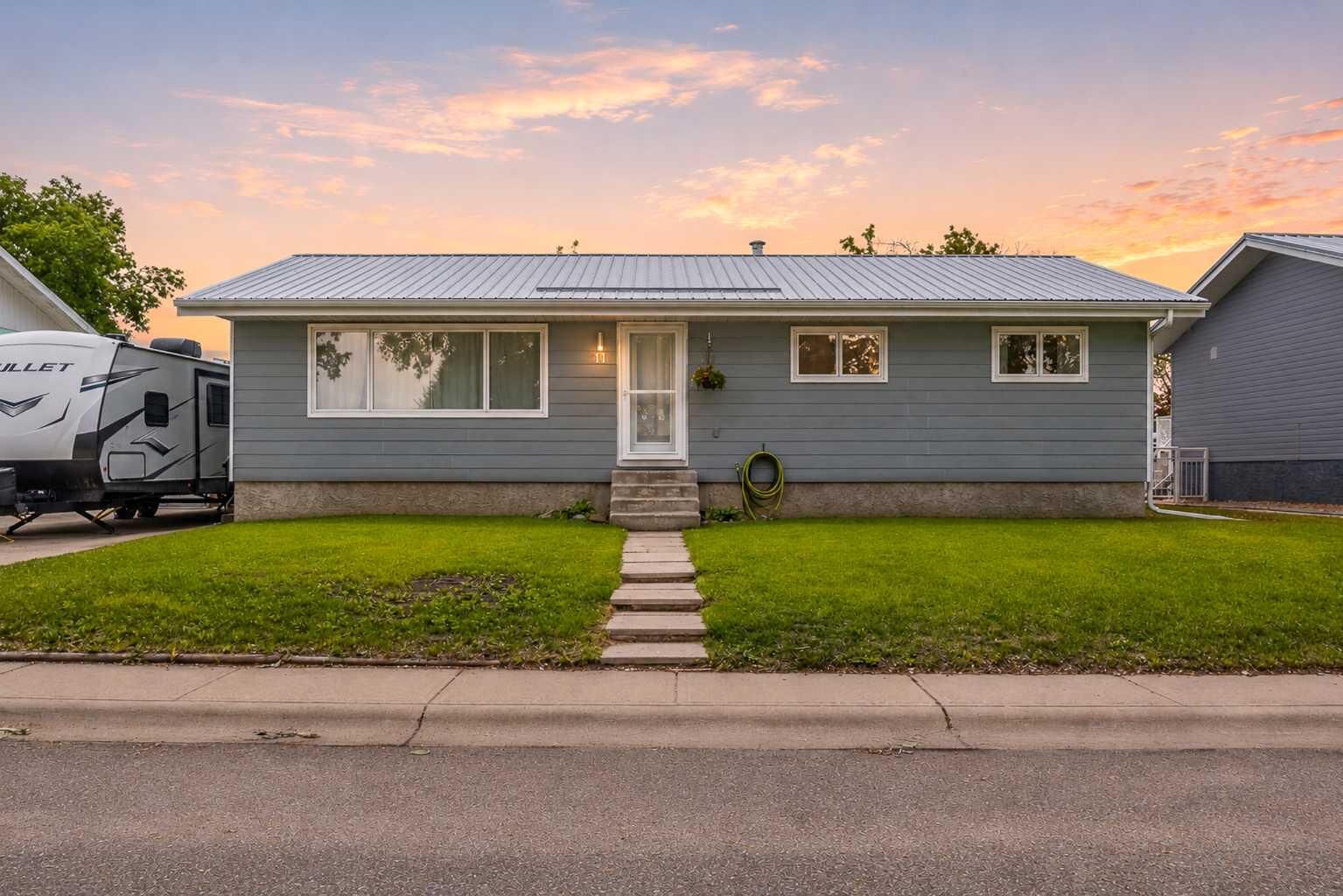 Photo de la propriété:  11 Blazier Park Street E  AB T1R 0K6 