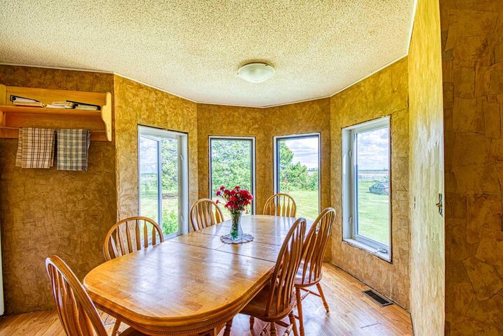 Property Photo:  742077 Rge Rd 95  AB T0H 3M0 