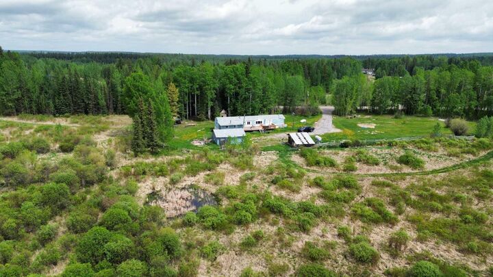 Property Photo: 83035 Township Road 38-4A AB T4T 1G3