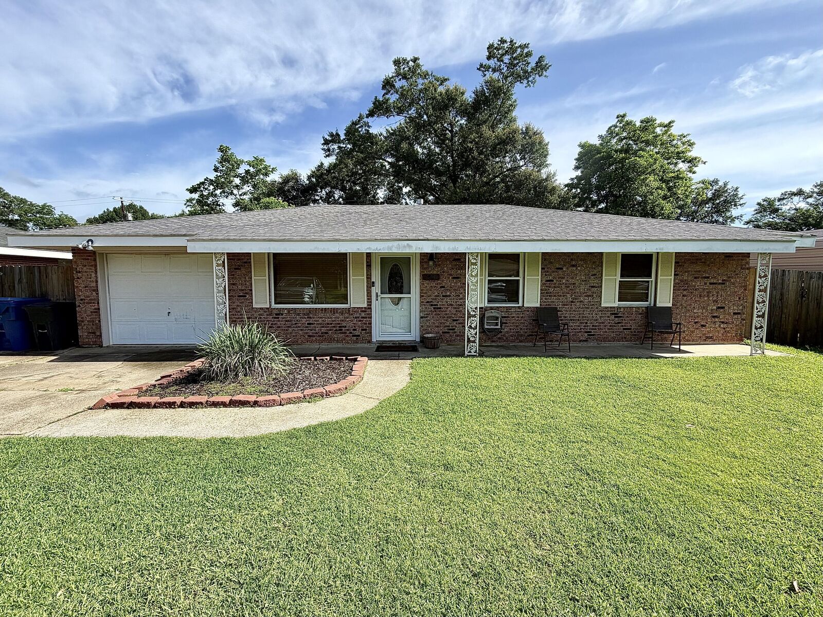 Property Photo: 1306 Harvard Dr LA 70634