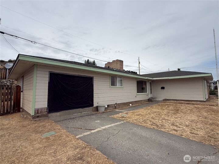Property Photo:  401  Patrick Road  WA 98823 