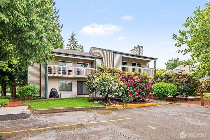 Property Photo:  4403  216th Street SW C  WA 98043 