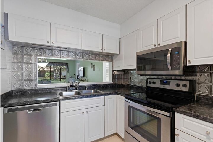Property Photo:  3325 Jaywood Terrace 1090  FL 33431 