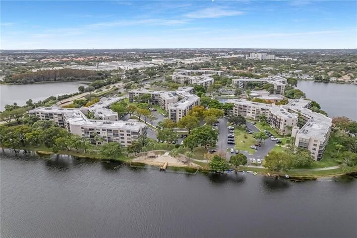 Property Photo:  901 Colony Point Circle 523  FL 33026 