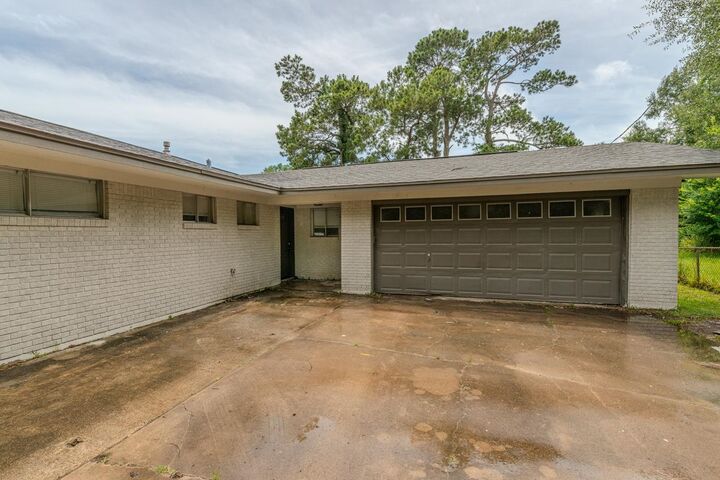 Property Photo: 121 Glynn TX 77611