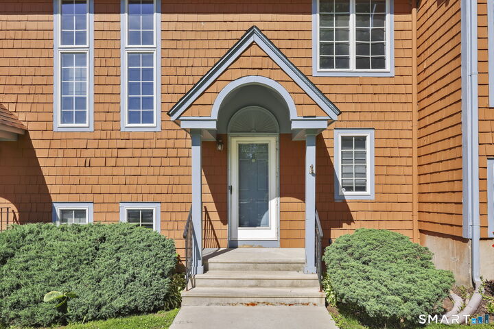 Property Photo: 8 Julia Court 8 CT 06016