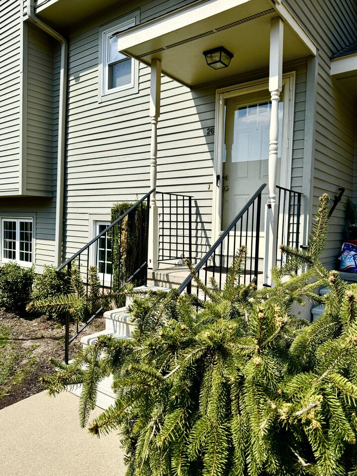 Property Photo:  40 Cornerstone Court 26  CT 06479 